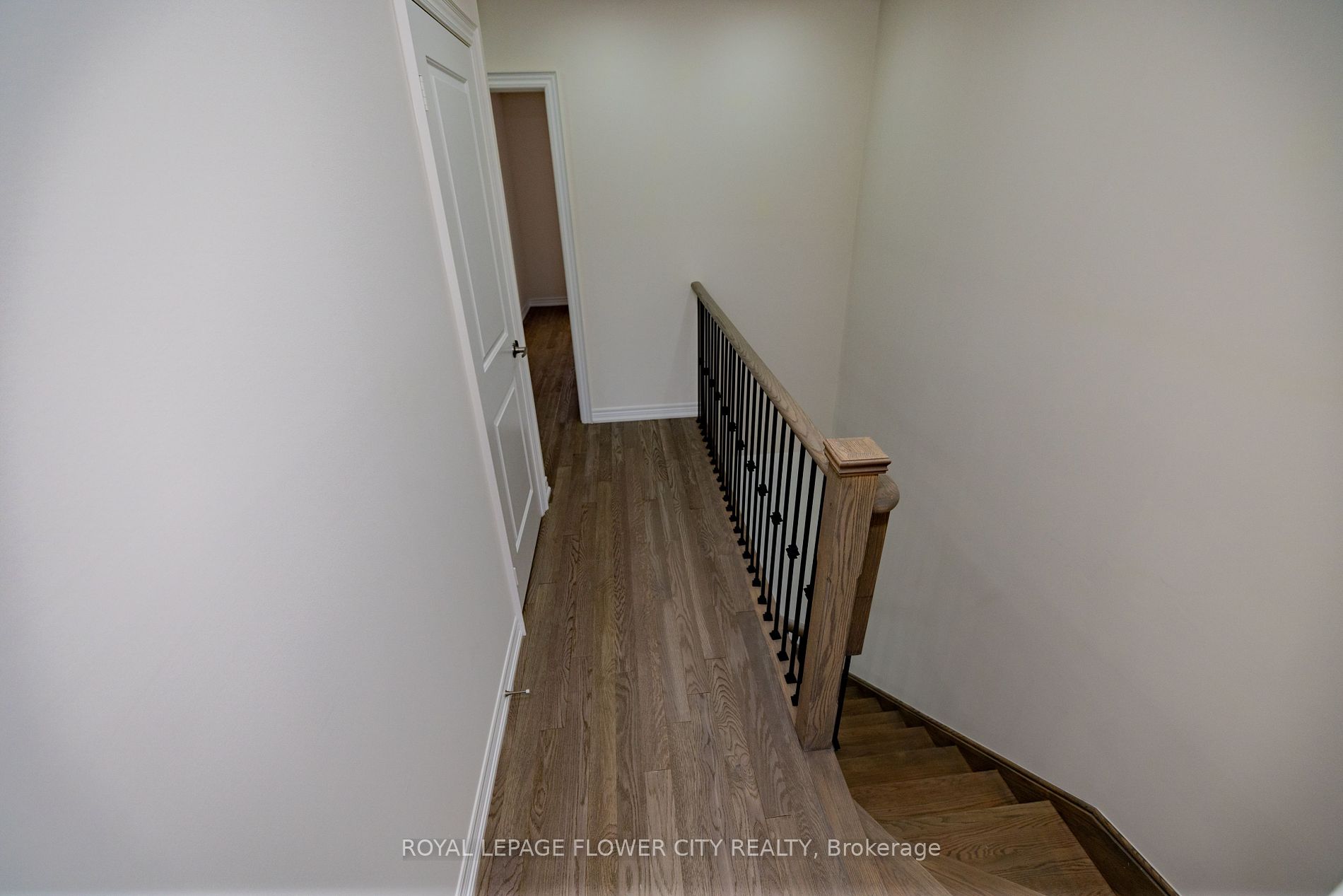 38 Queenpost Dr