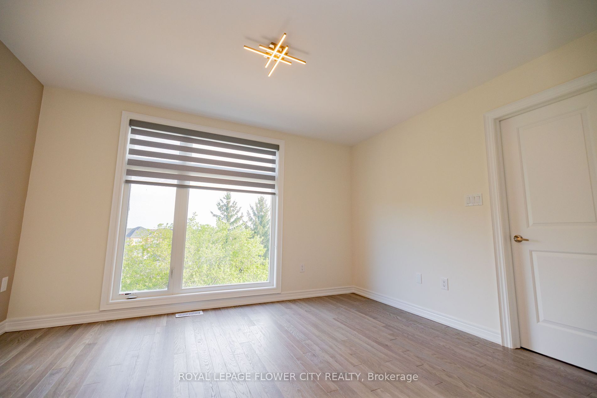 38 Queenpost Dr