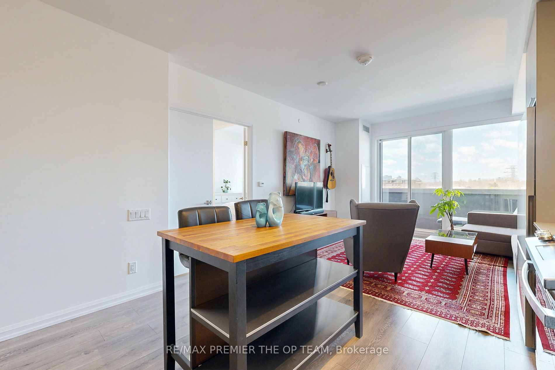 4208 Dundas Street W #414