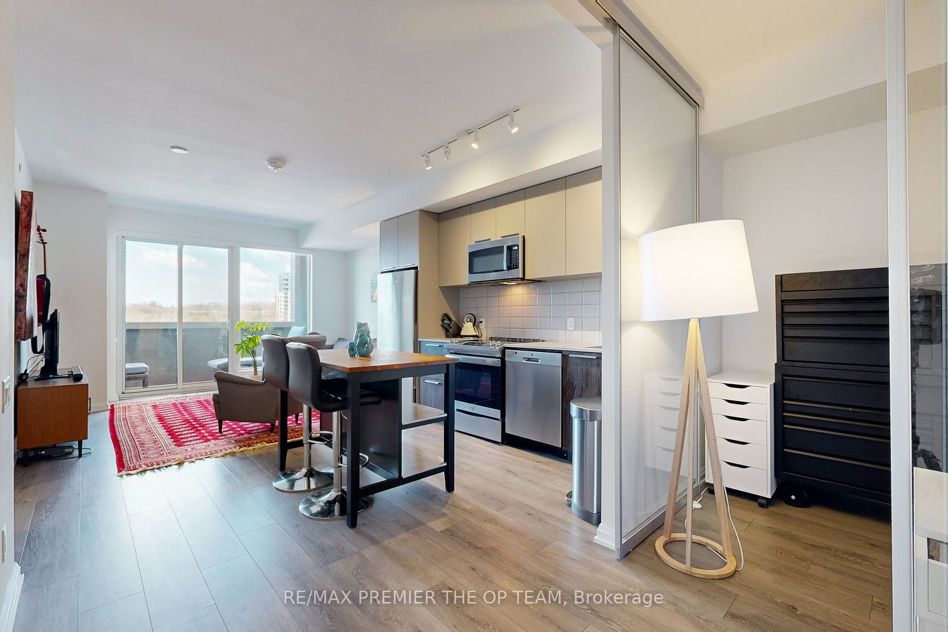 4208 Dundas Street W #414