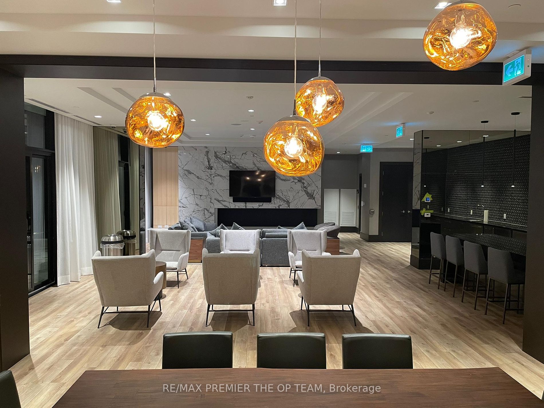 4208 Dundas Street W #414