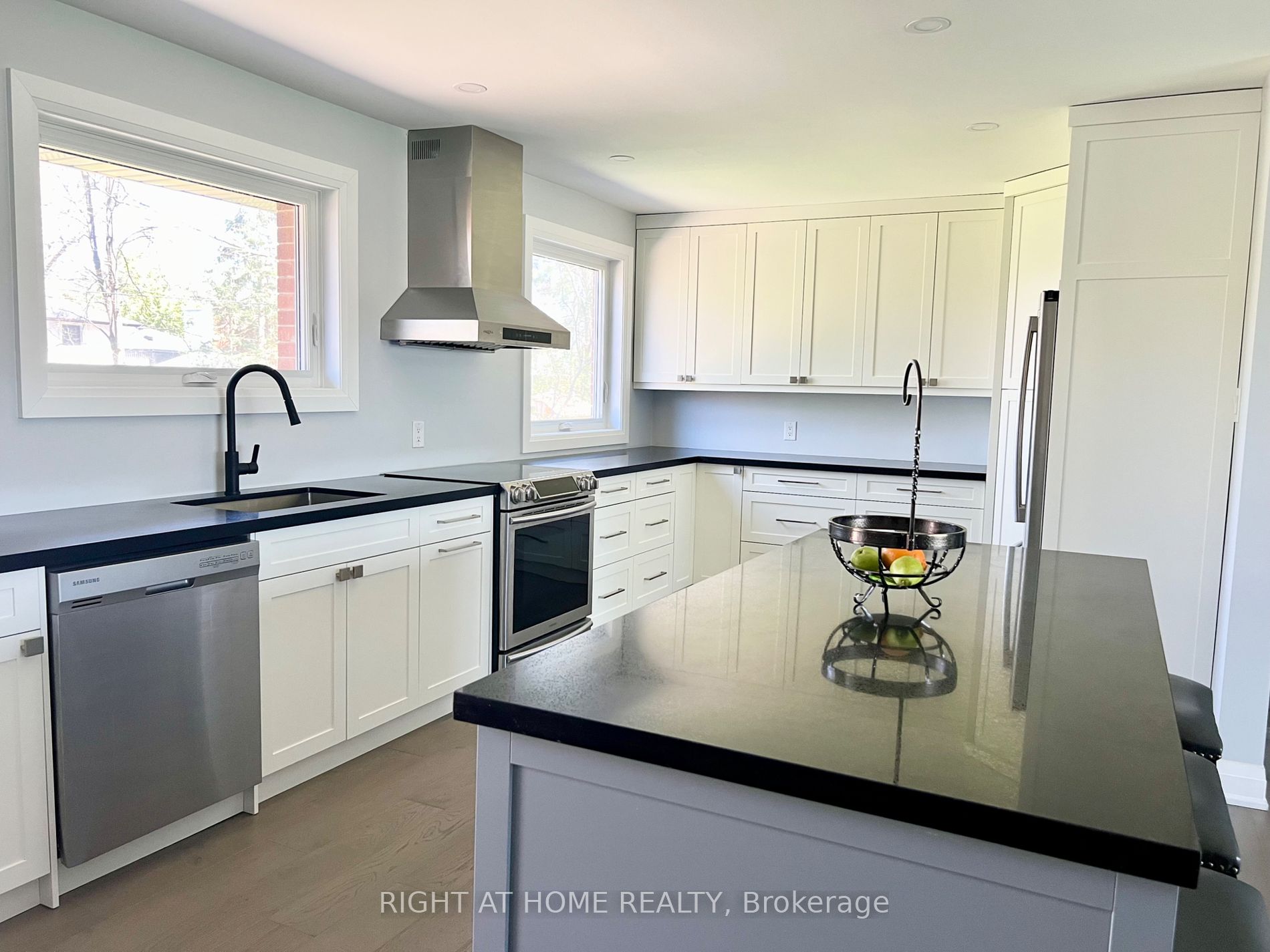 3335 Enniskillen Circ