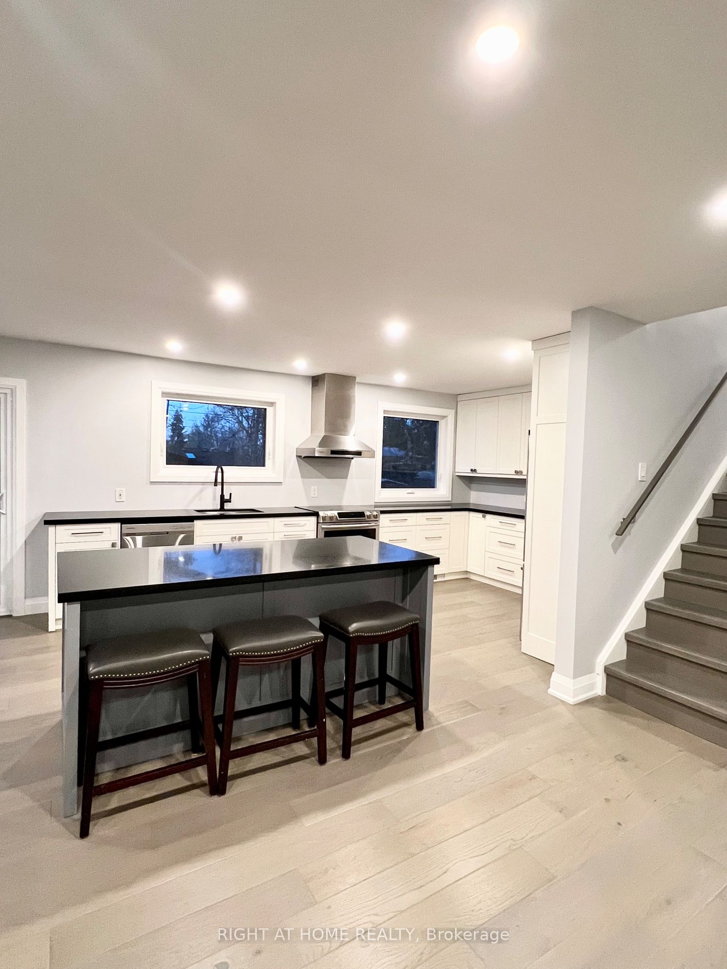 3335 Enniskillen Circ