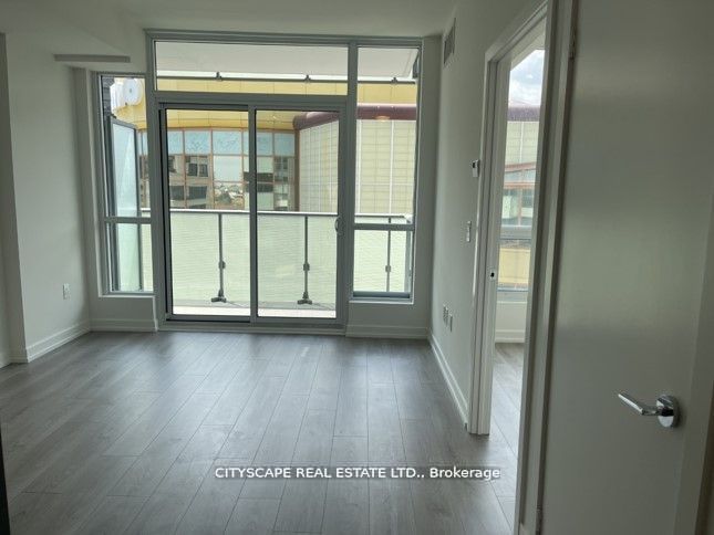 10 De Boers Dr, #414