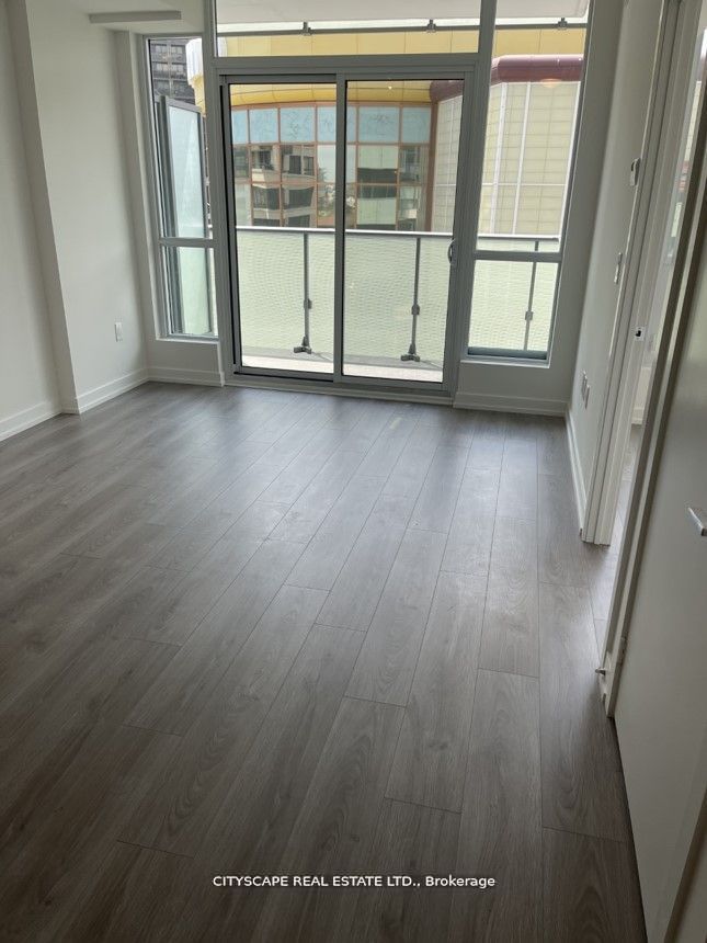 10 De Boers Dr, #414