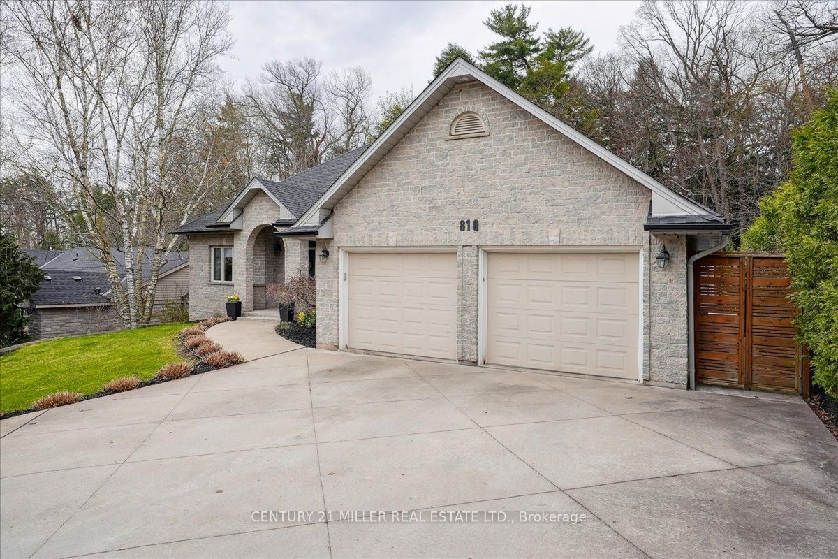 810 Belhaven Crescent