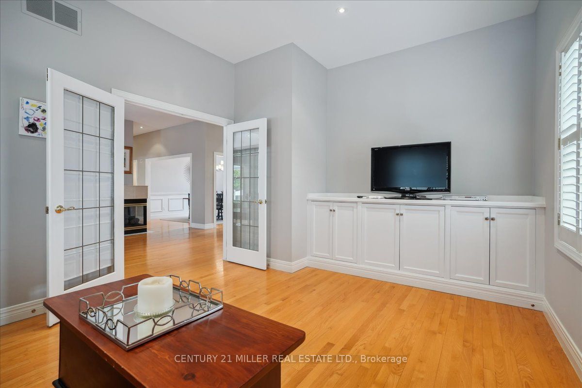 810 Belhaven Crescent