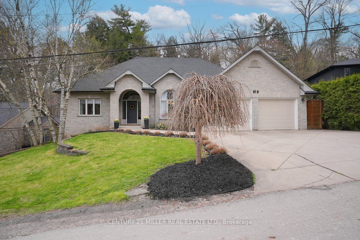 810 Belhaven Crescent