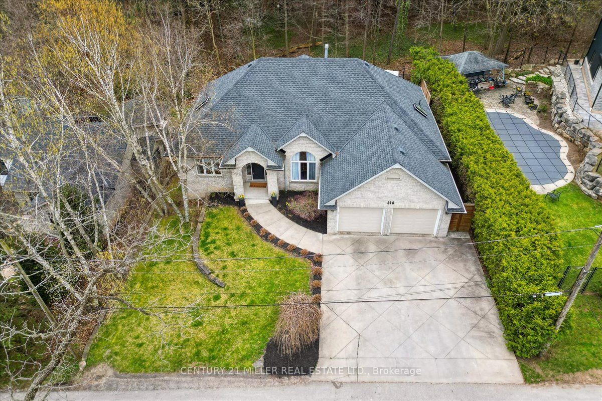 810 Belhaven Crescent