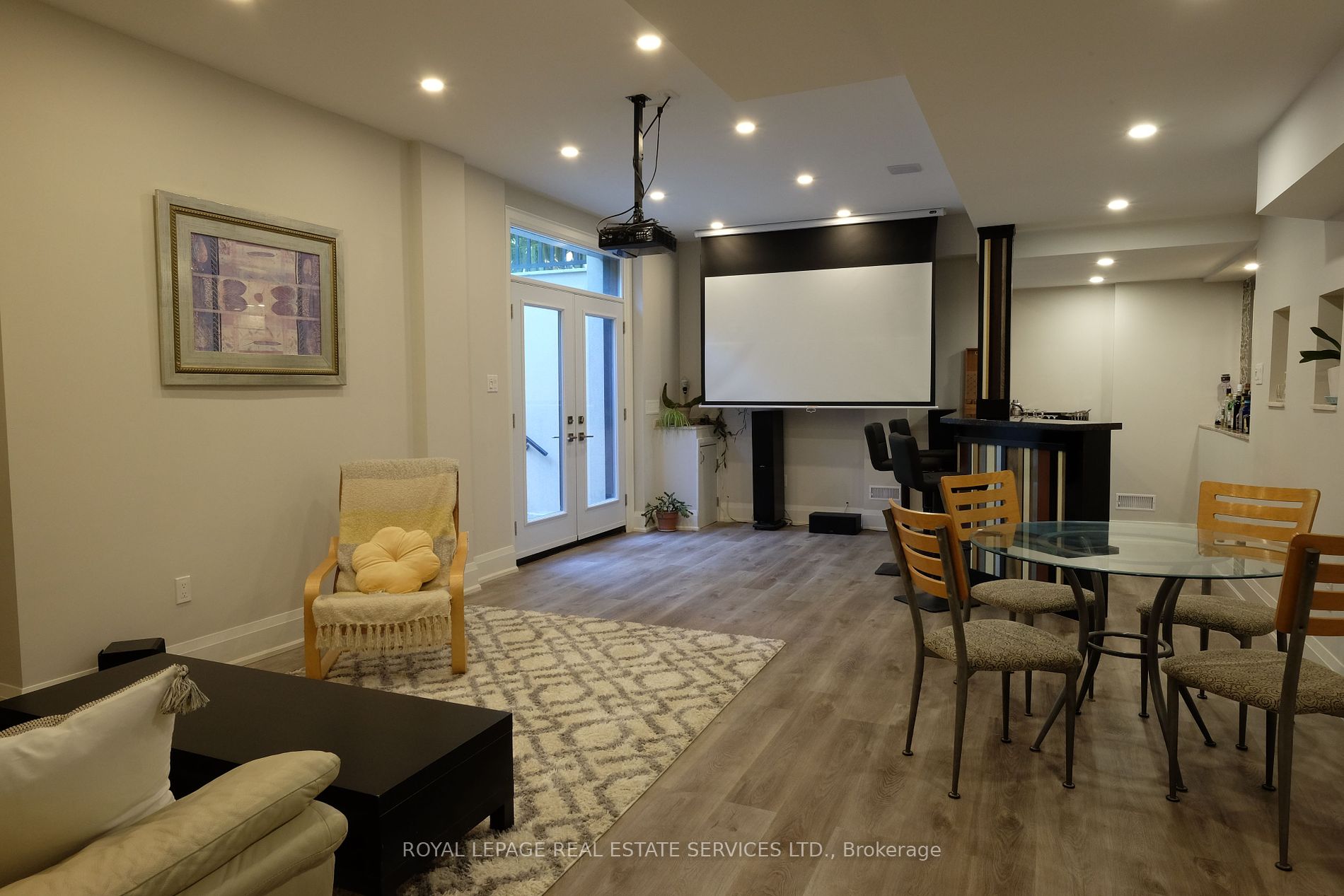 1211 Pinegrove Rd