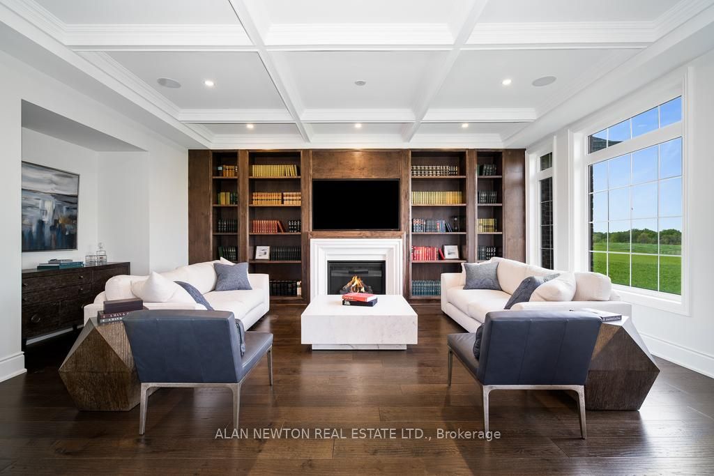 276 Amos Dr