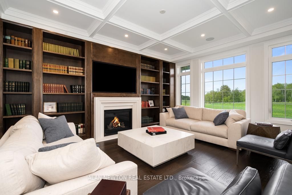 276 Amos Dr