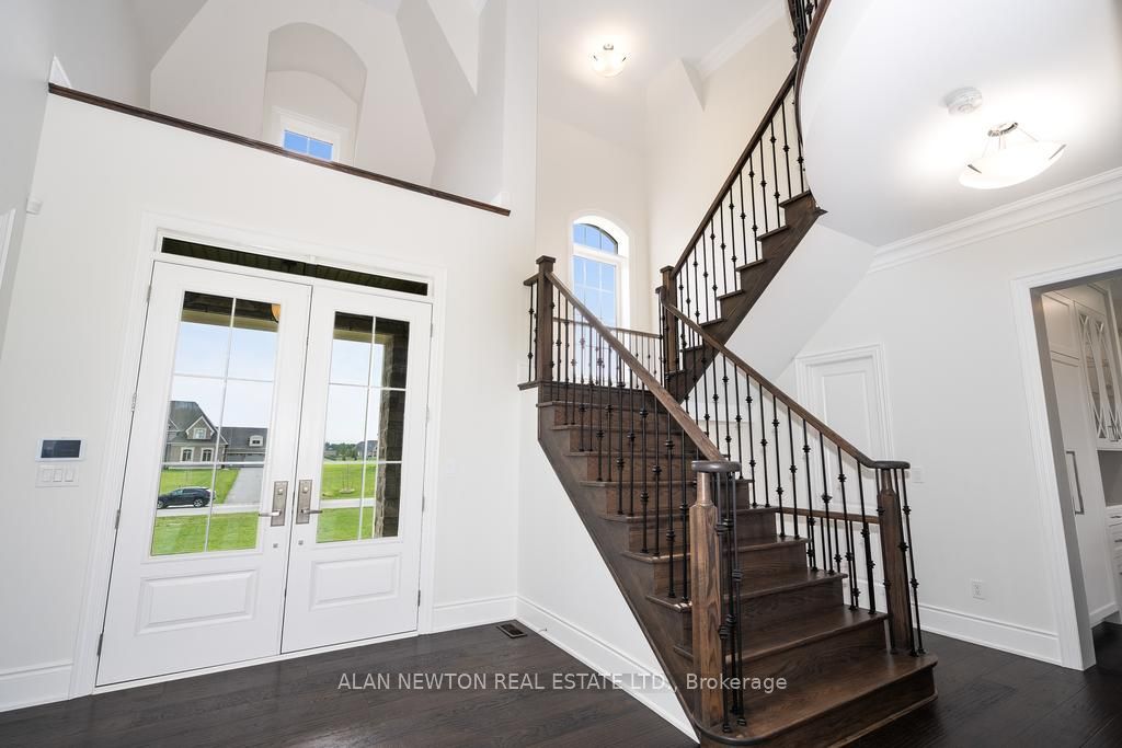 276 Amos Dr