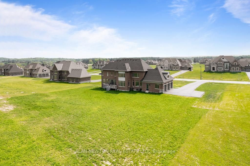 276 Amos Dr