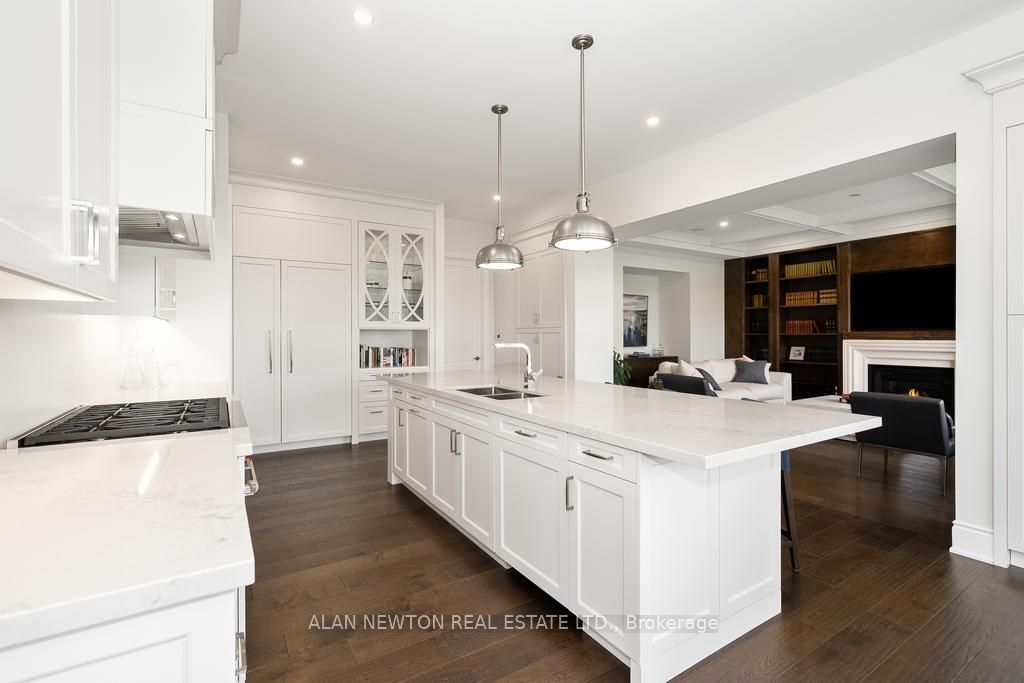276 Amos Dr