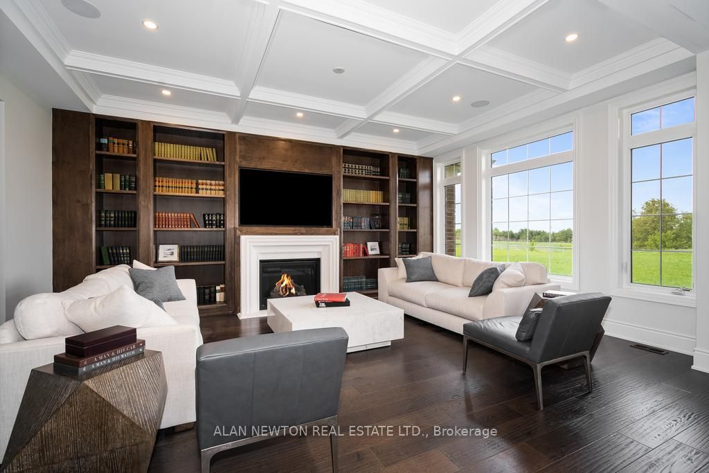 276 Amos Dr