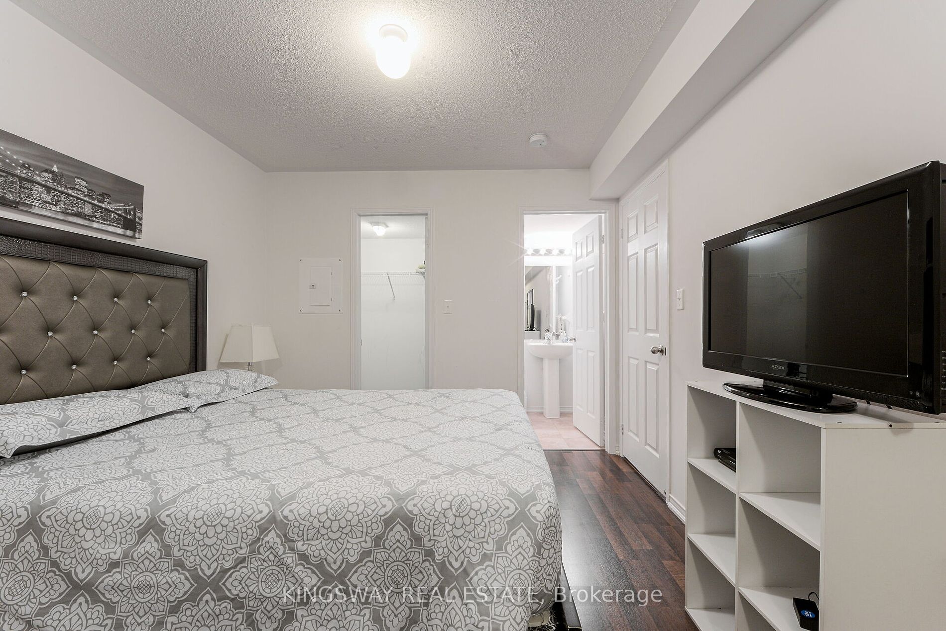 2492 Post Rd, #22
