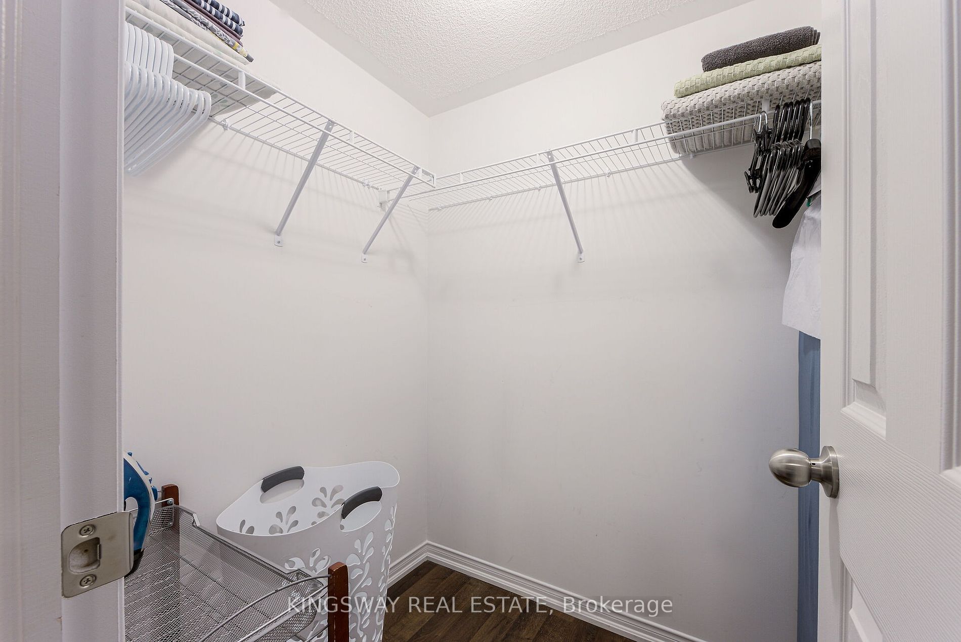 2492 Post Rd, #22