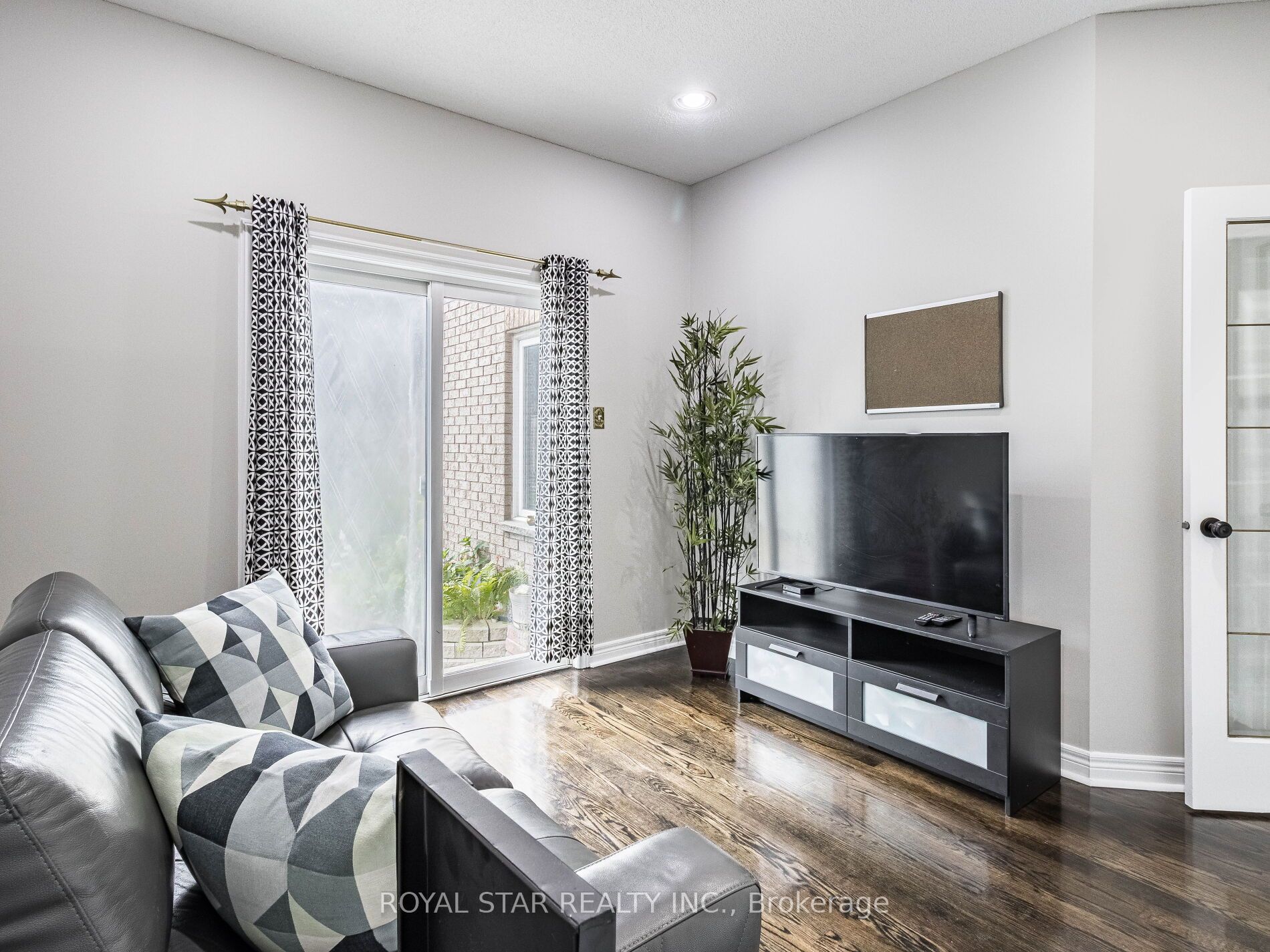 70 Colonel Bertram Rd