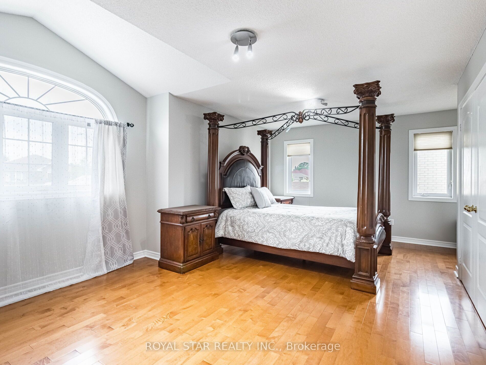 70 Colonel Bertram Rd