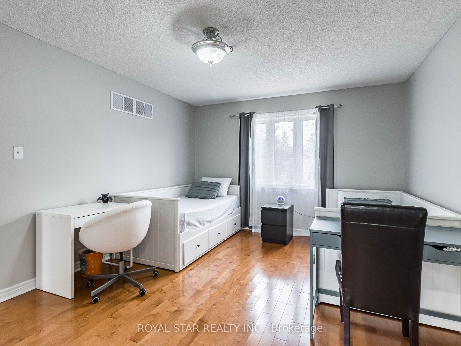 70 Colonel Bertram Rd