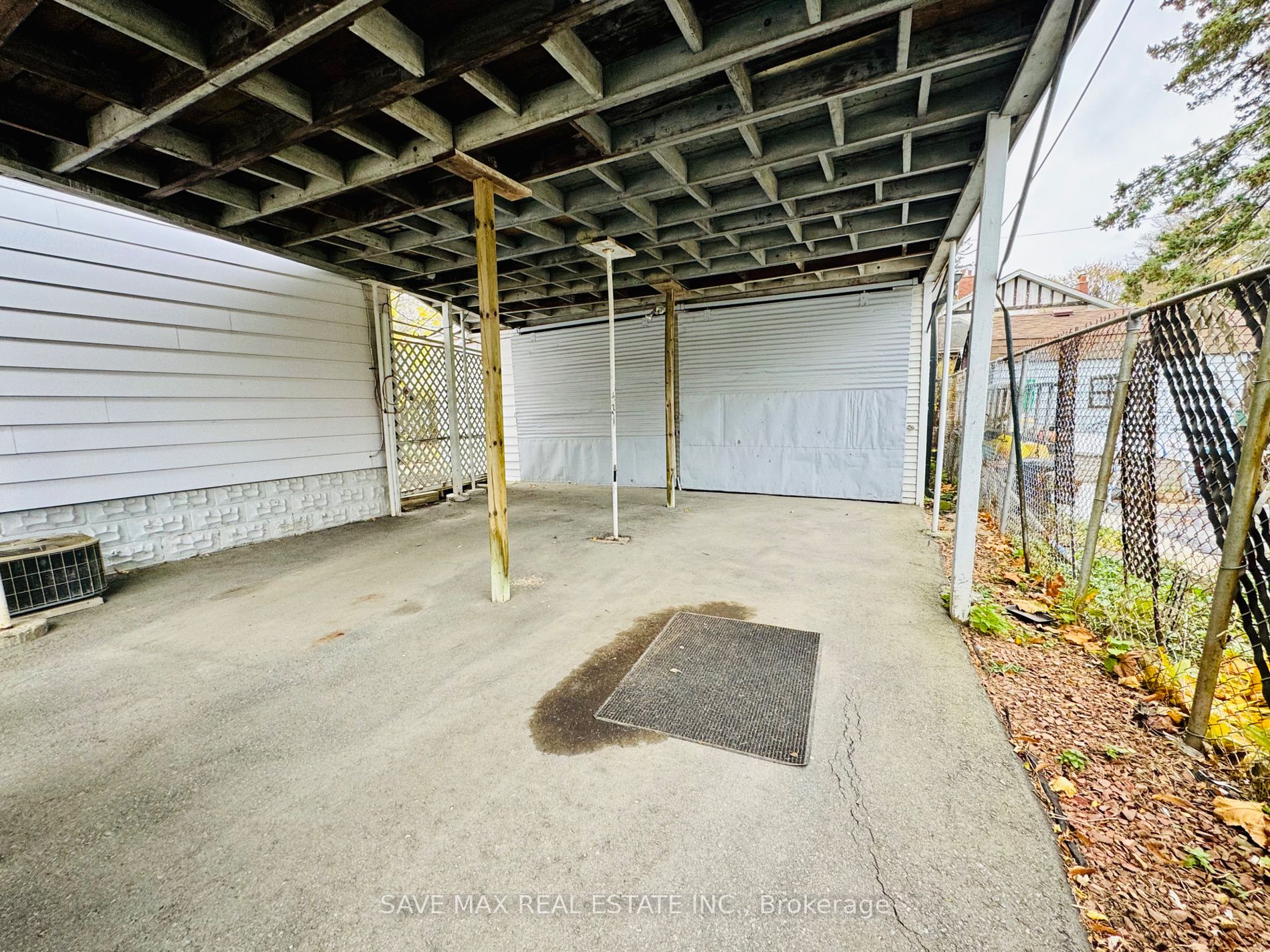 1054 Fergus Ave