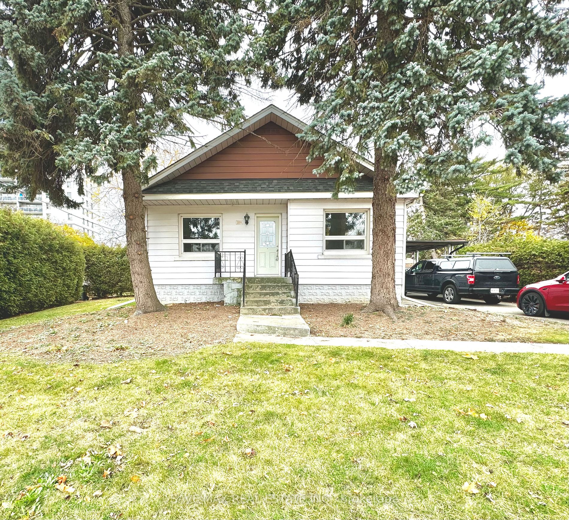 1054 Fergus Ave