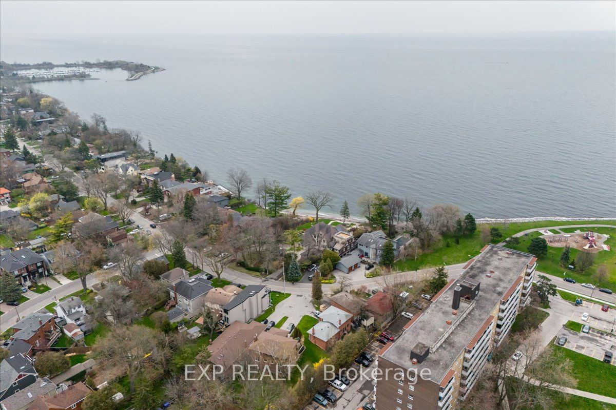 208 Lake Promenade