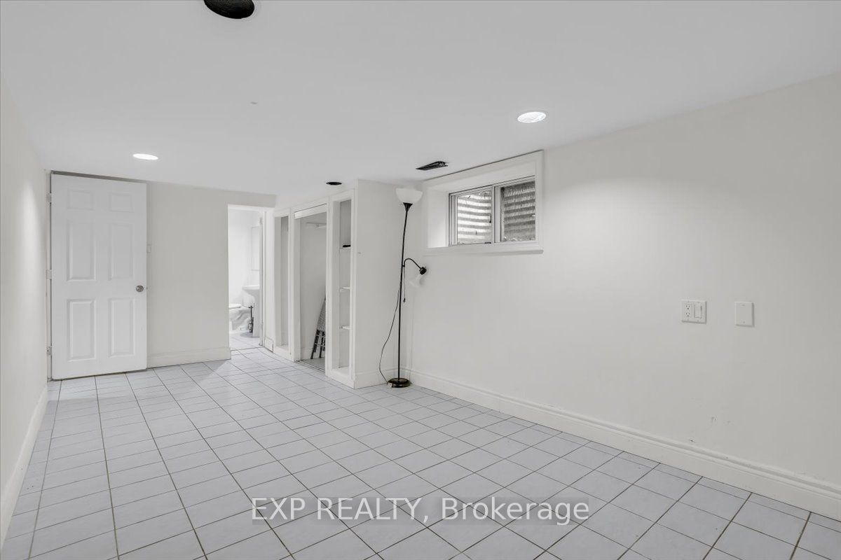 208 Lake Promenade