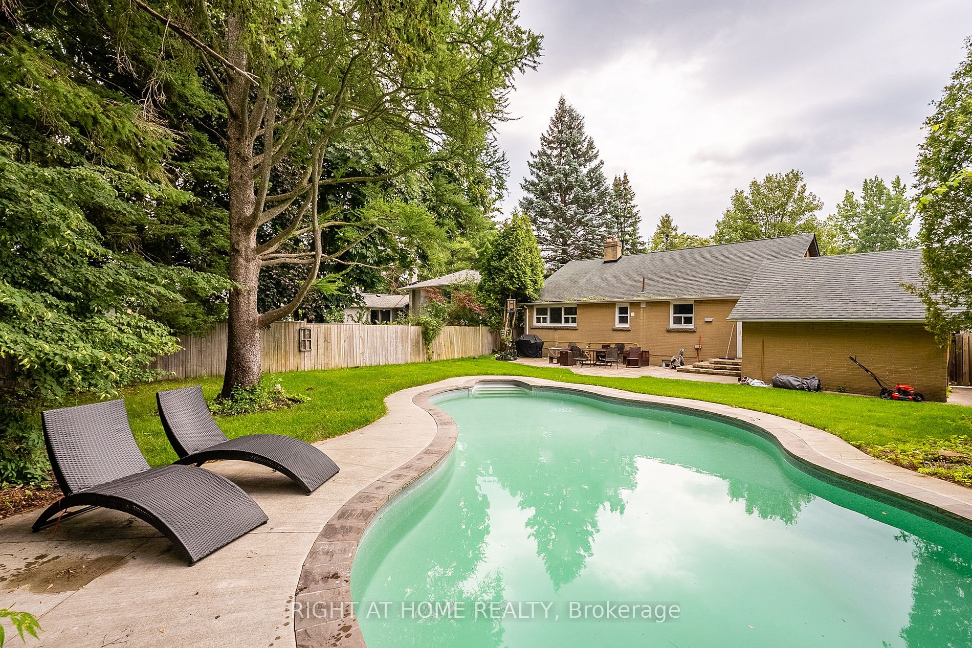 1359 Kenmuir Avenue