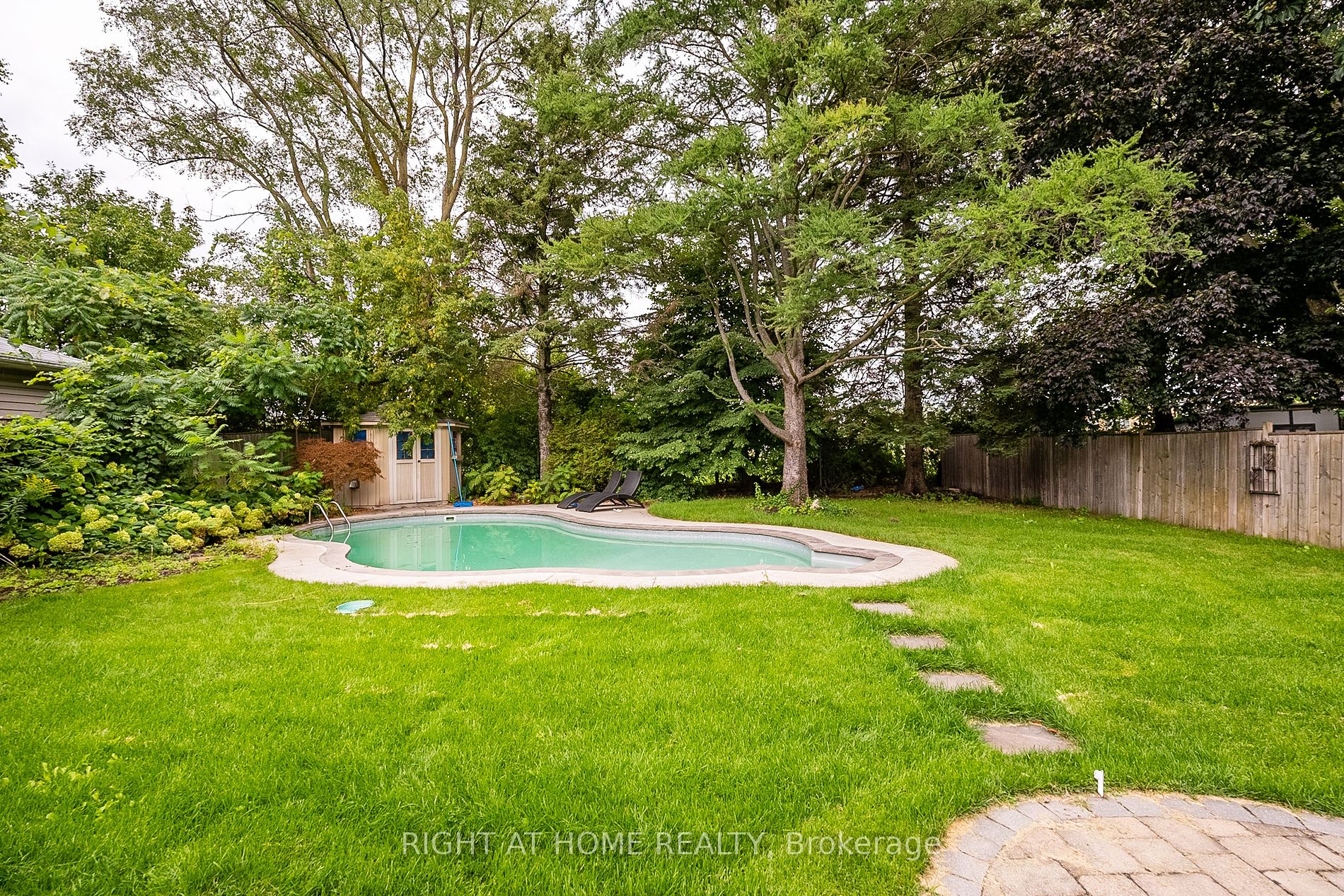 1359 Kenmuir Avenue