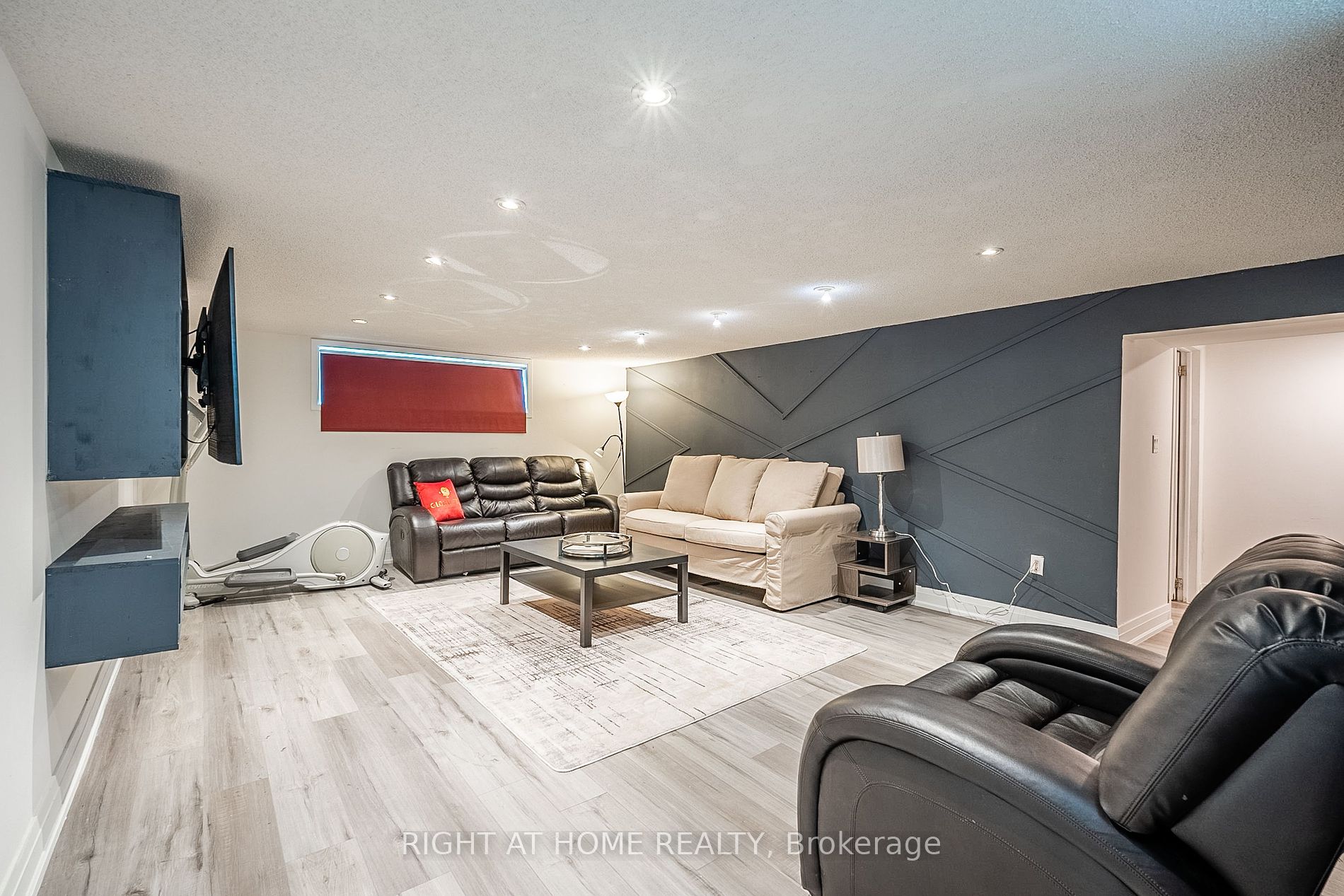 1359 Kenmuir Avenue