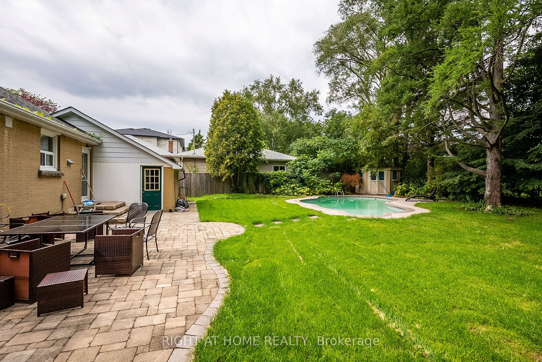 1359 Kenmuir Avenue