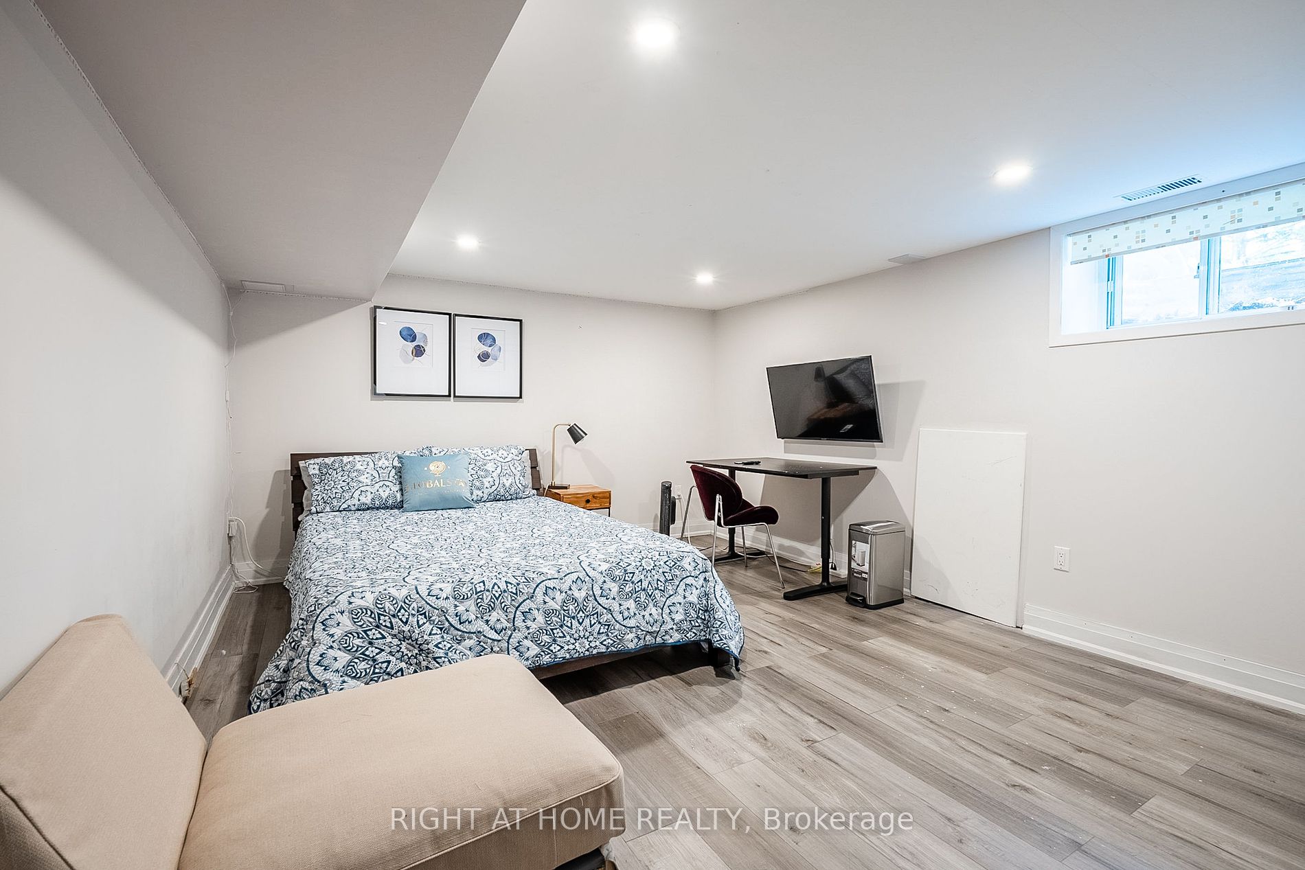 1359 Kenmuir Avenue