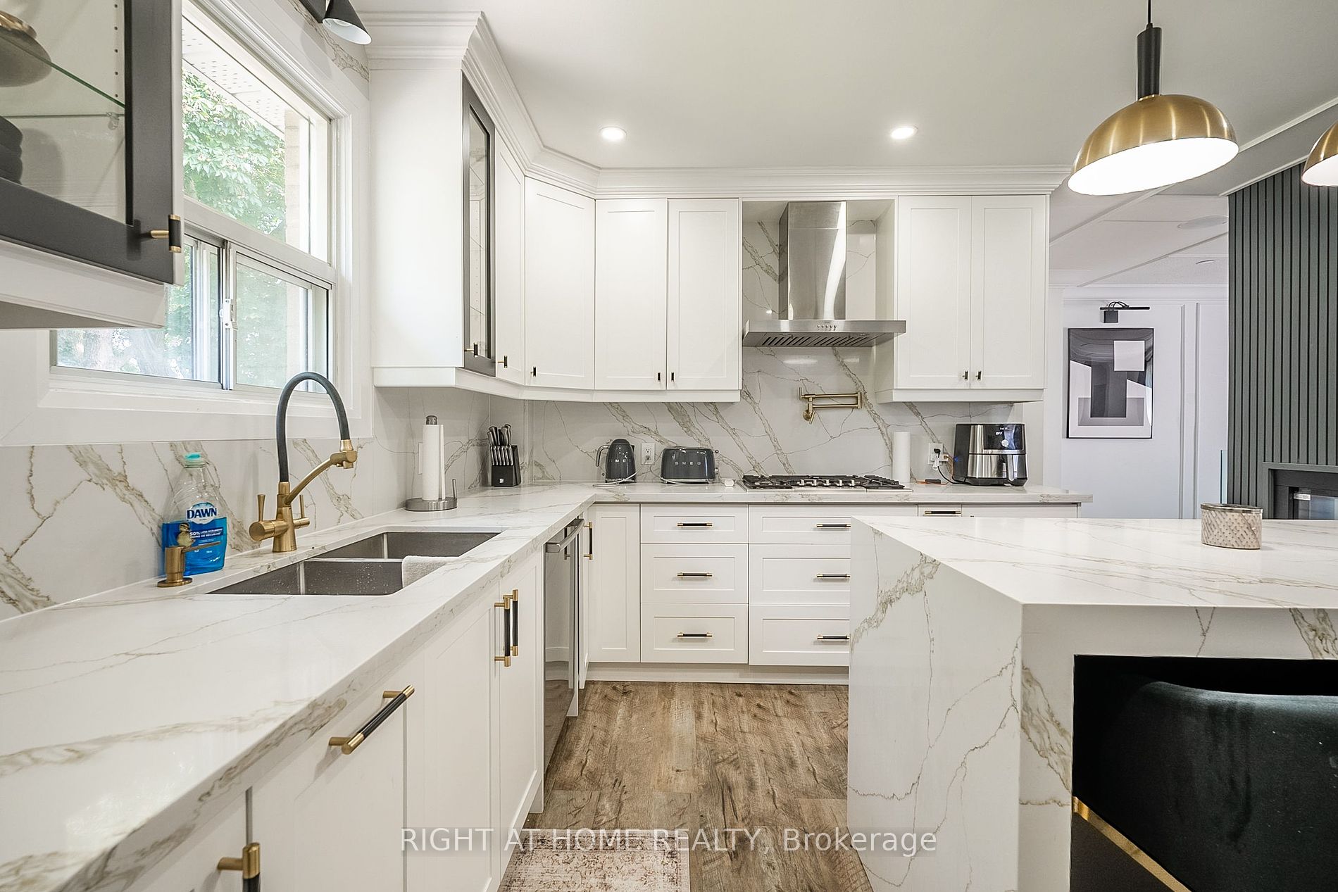 1359 Kenmuir Avenue