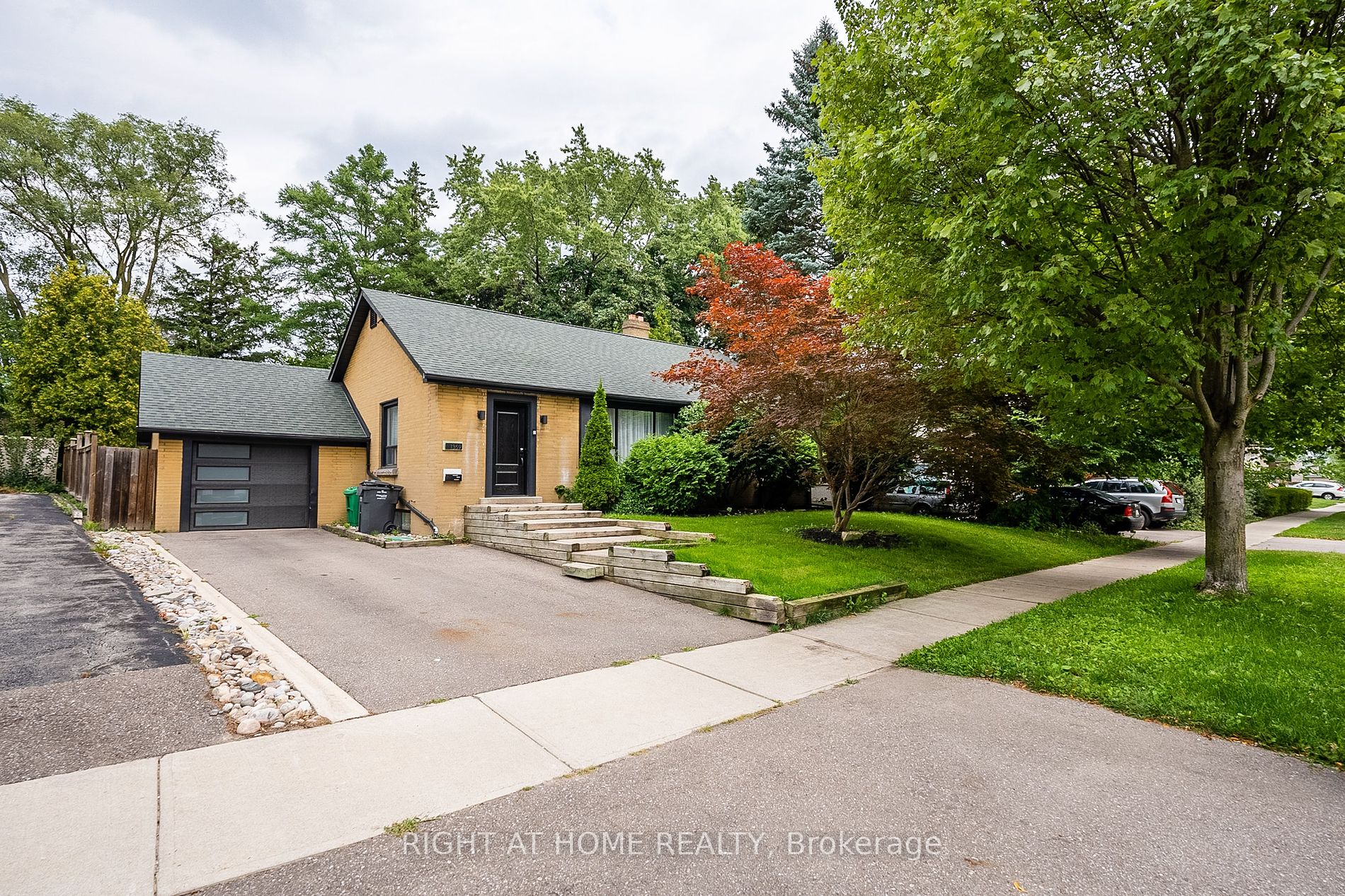 1359 Kenmuir Avenue