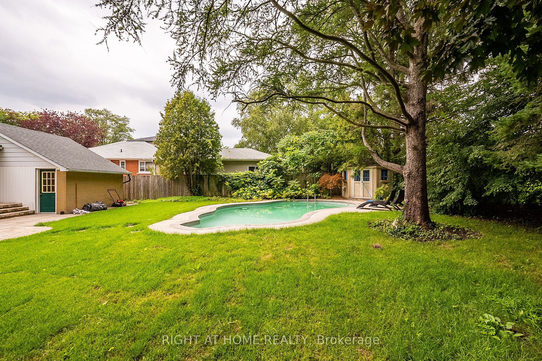 1359 Kenmuir Avenue