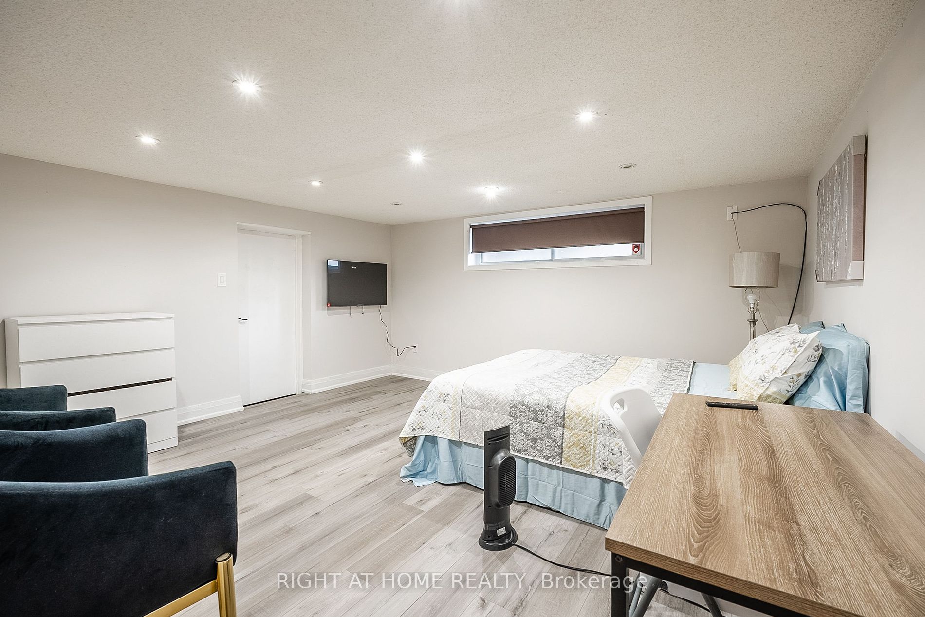 1359 Kenmuir Avenue