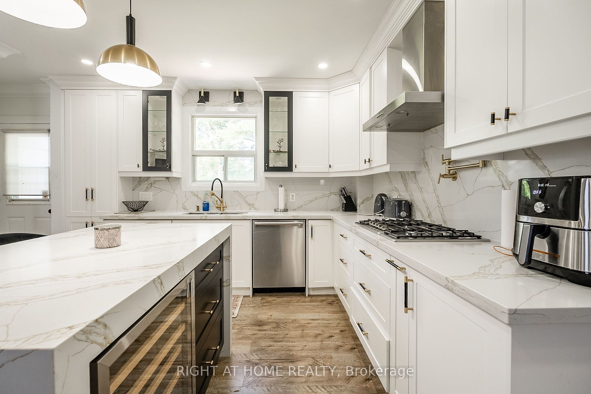 1359 Kenmuir Avenue