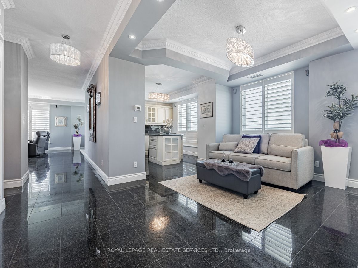2111 Lake Shore Blvd W, #Lph 8