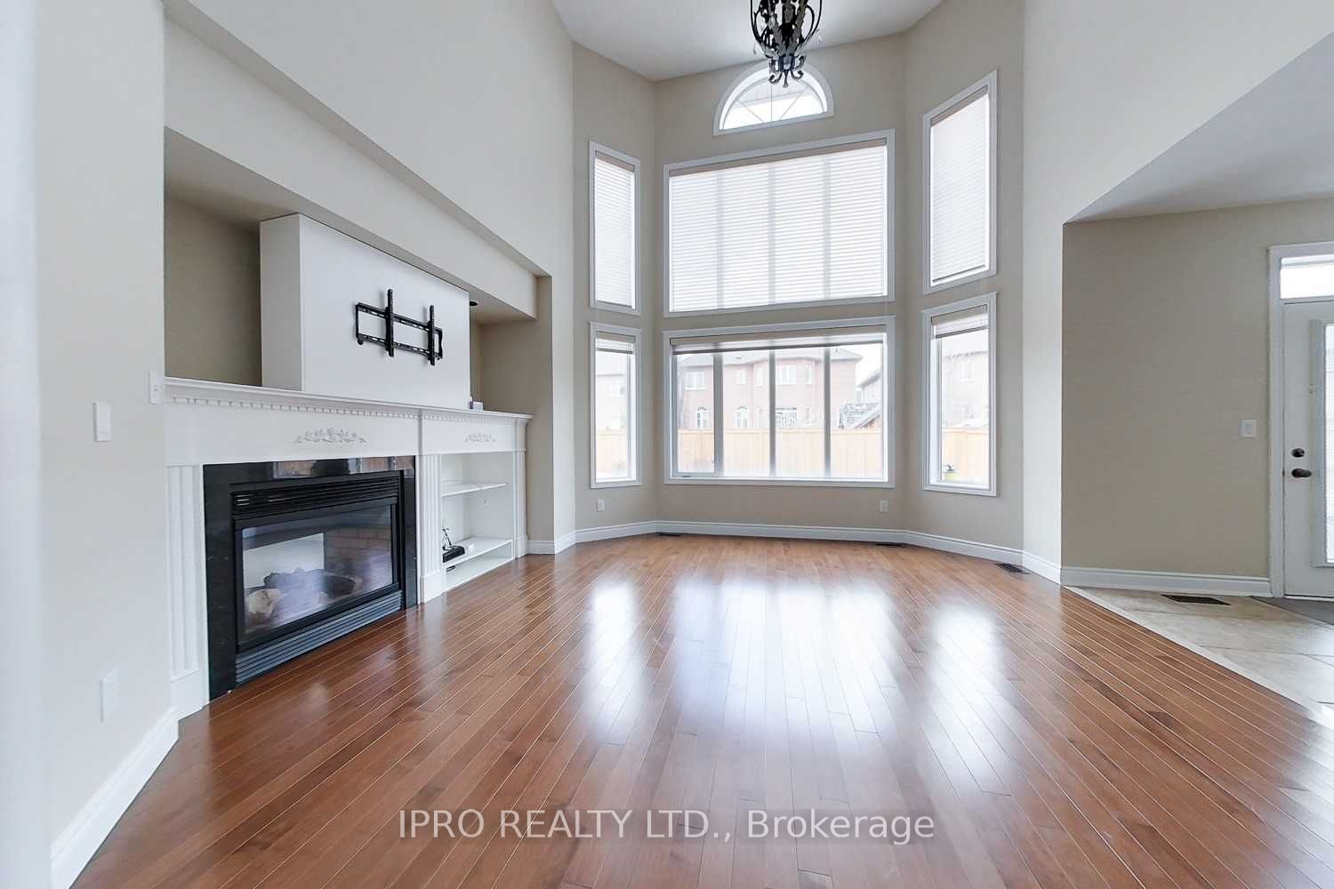 3329 Mistwell Cres