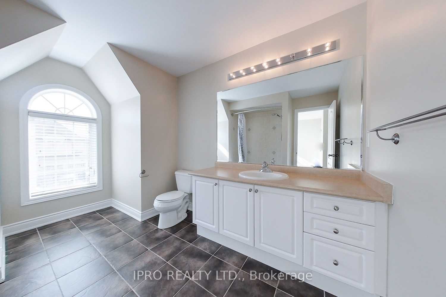 3329 Mistwell Cres
