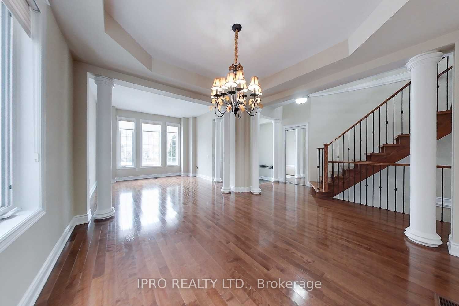 3329 Mistwell Cres