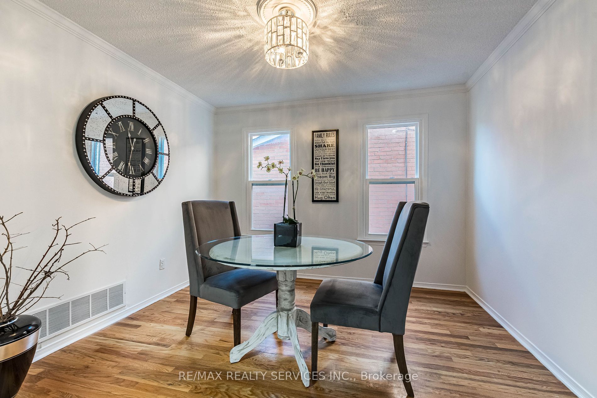 10 Nuttall St