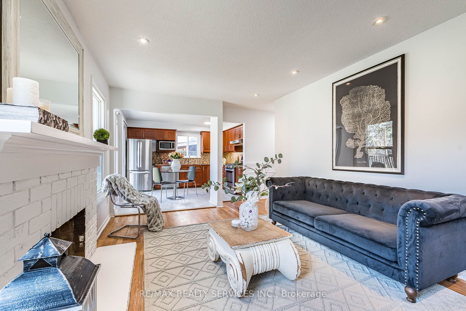 10 Nuttall St