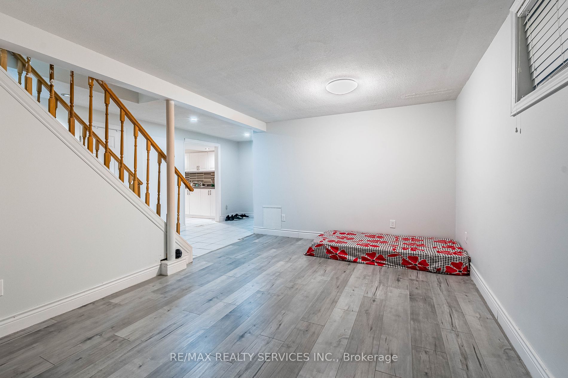 10 Nuttall St