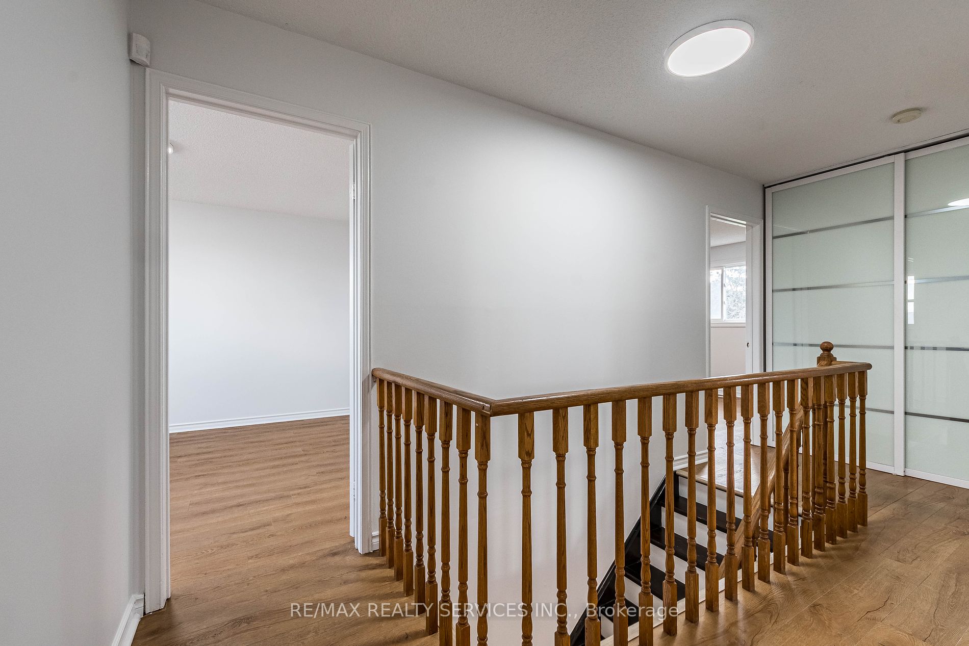 10 Nuttall St
