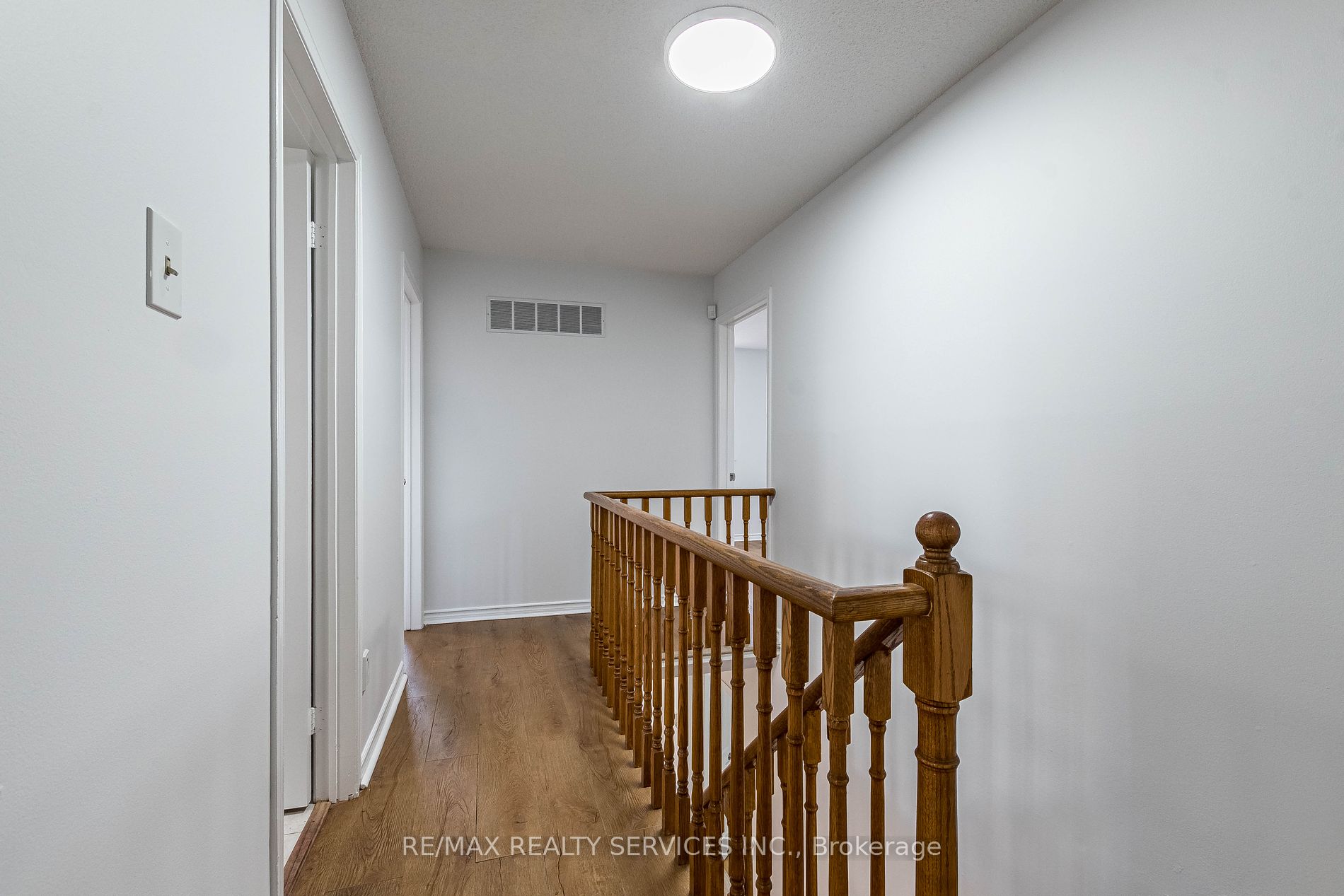 10 Nuttall St