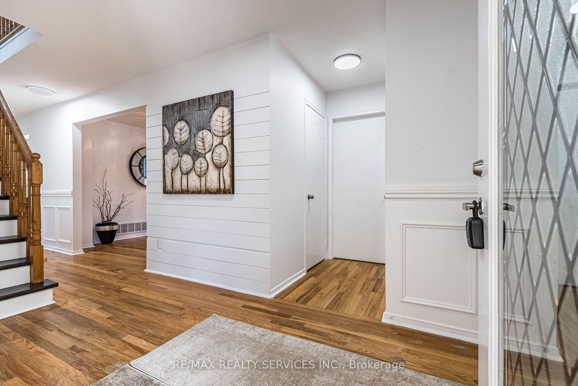 10 Nuttall St