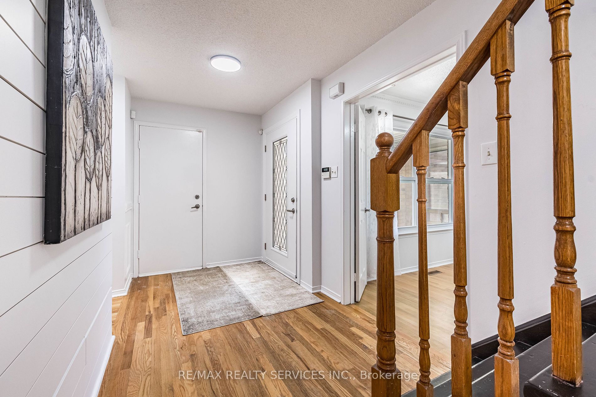 10 Nuttall St